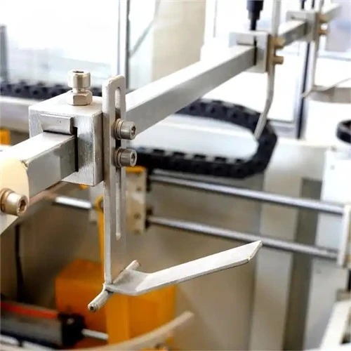 Automatické vykladanie vreca Dupanie a trhanie vreca